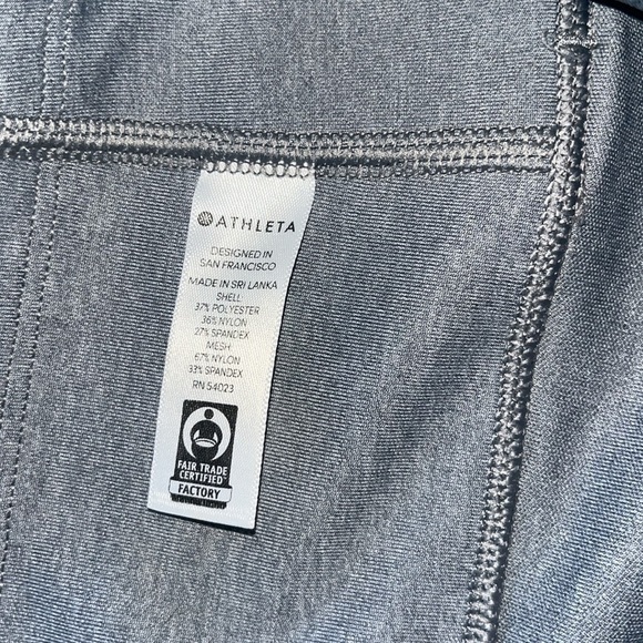 Athleta women’s ALL IN CROP size large - Picture 6 of 9